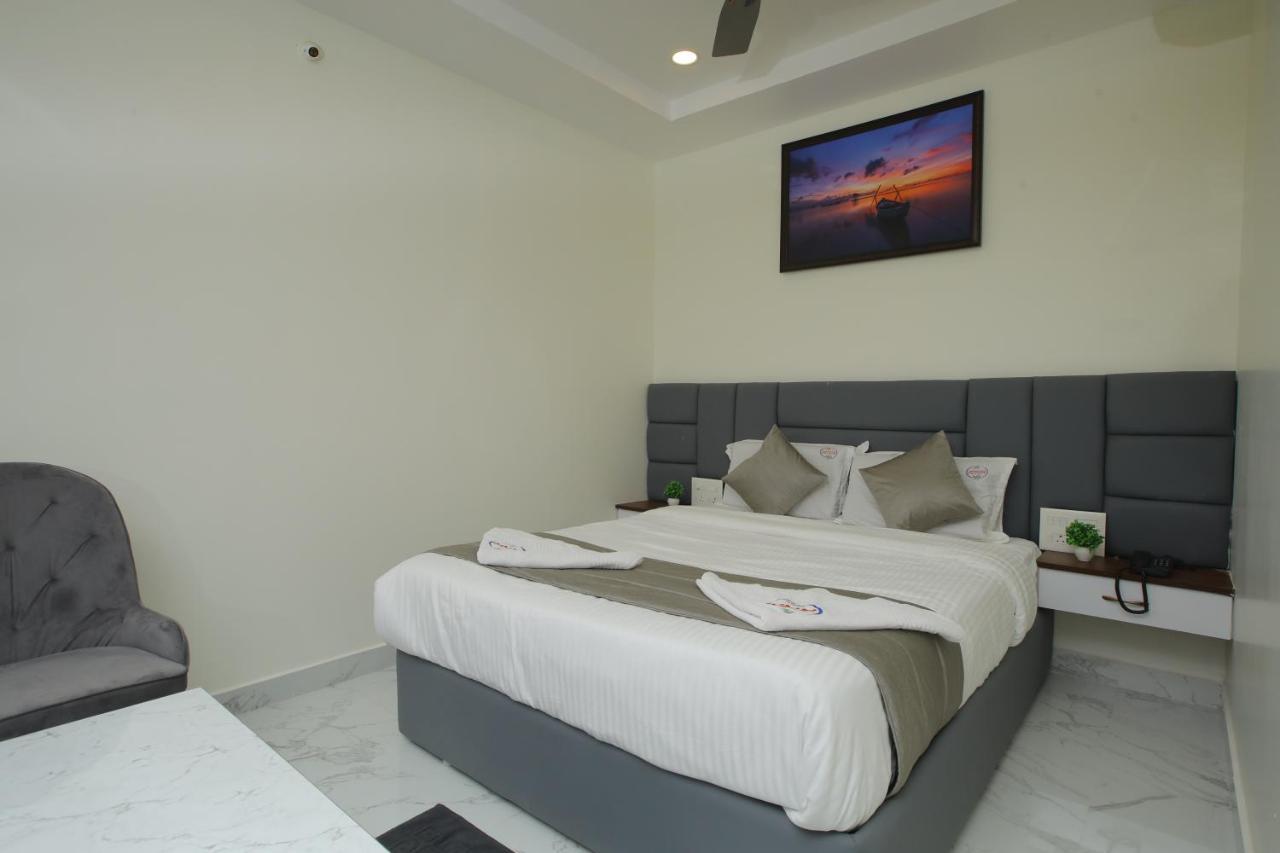 Khammam Radha Rani Residency酒店 外观 照片