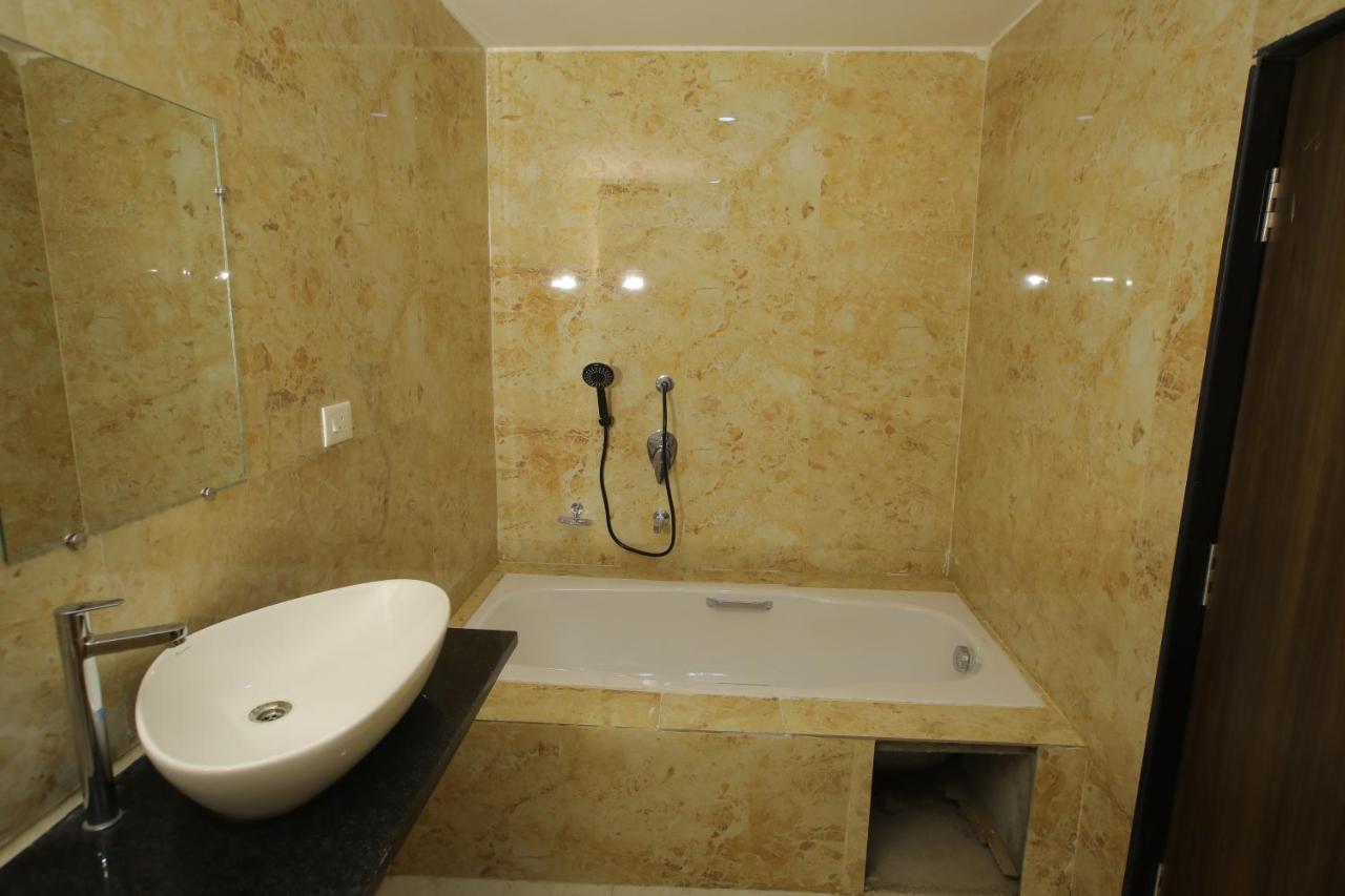 Khammam Radha Rani Residency酒店 外观 照片